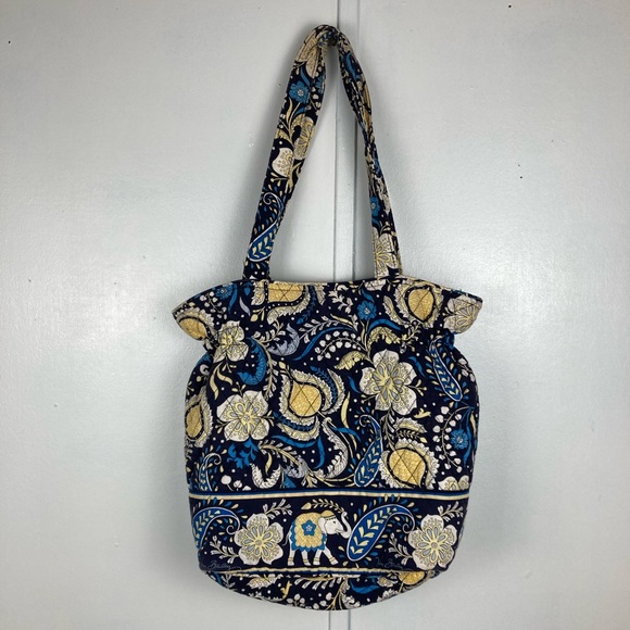 Vera Bradley Bag. - Picture 2 of 8